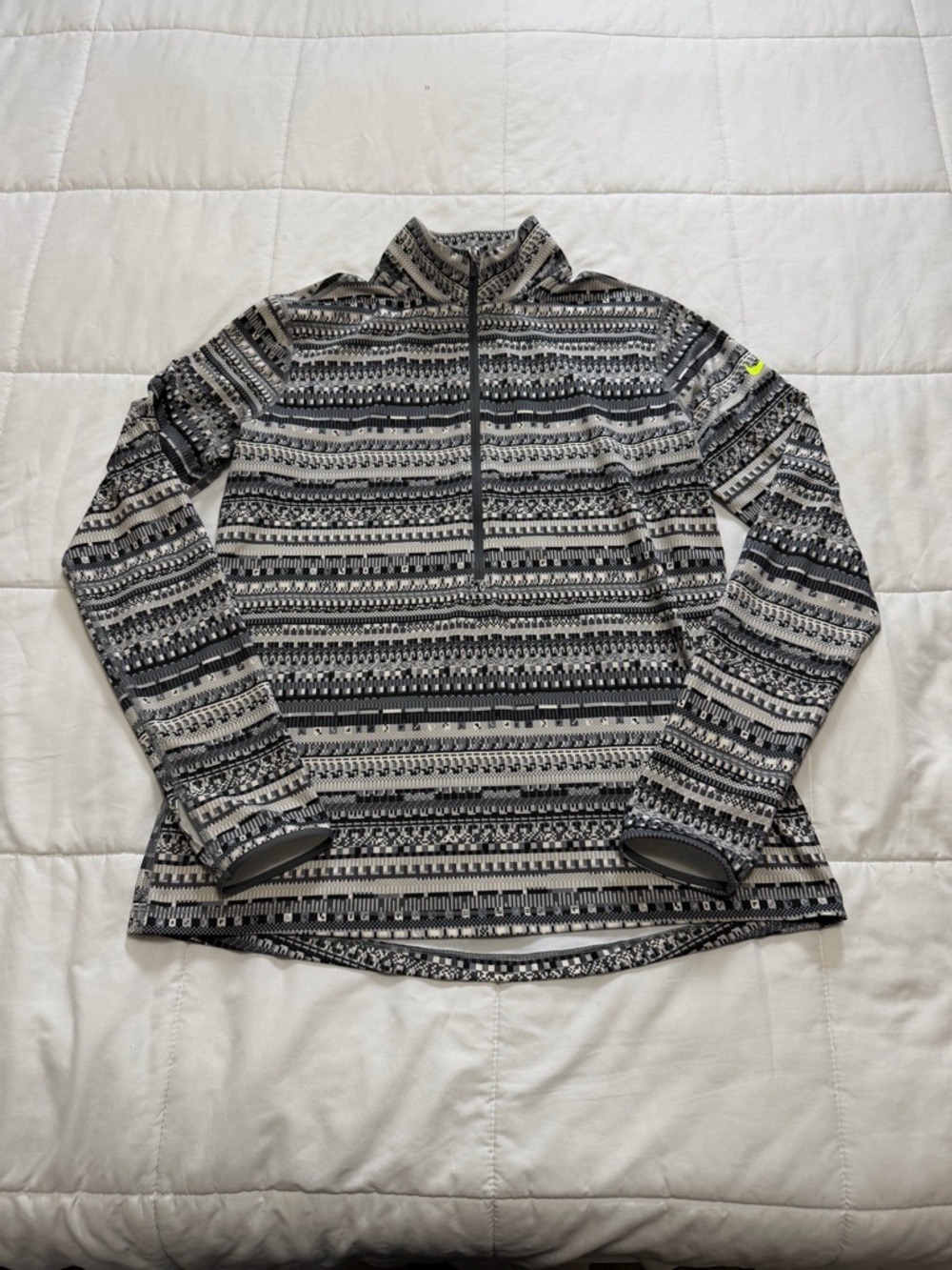 Nike Women's Black and Gray Patterned Zip-Up Sweater